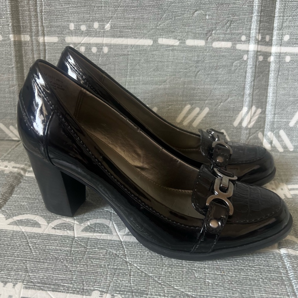 Women’s Bandolino Black Patent Loafer Pump, Size 7.5